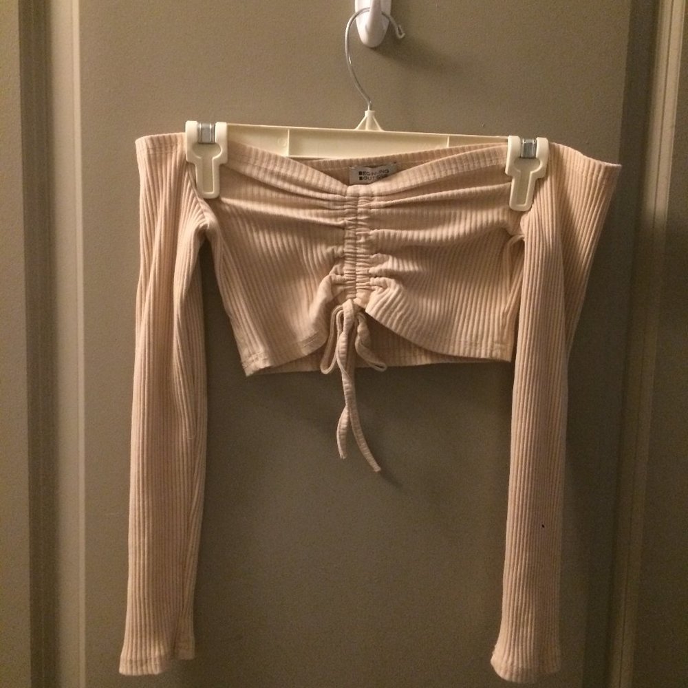 Begining Boutique Off The Shoulder Crop